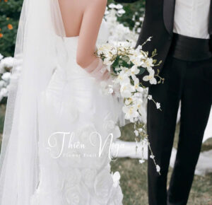 Hoa cưới cầm tay cô dâu 101