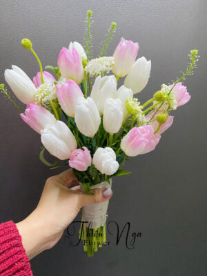 Hoa cưới cầm tay Tulip mix