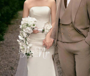 Hoa cưới cầm tay - Hoa tulip mix mao lương trắng