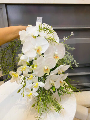 Hoa cưới cầm tay cô dâu 86
