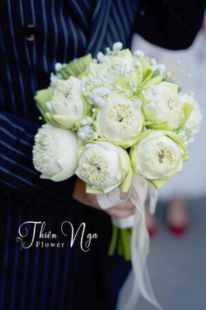 Hoa Sen cưới cầm tay 02
