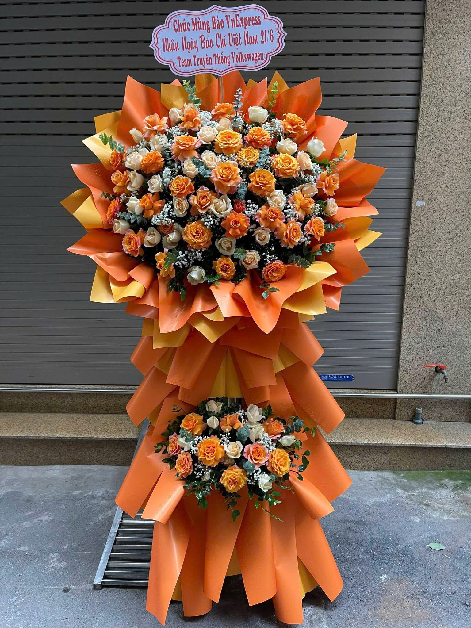 Kệ hoa chúc mừng 299