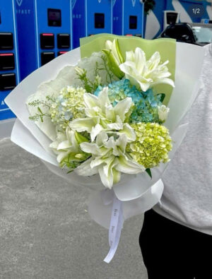 Bó hoa cẩm tú cầu mix hoa ly nhẹ nhàng